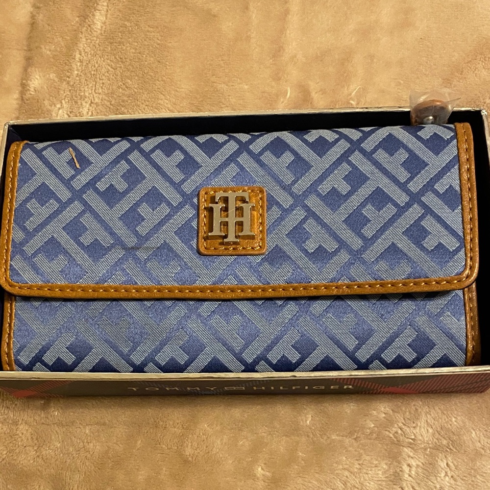 Tommy Hilfiger Blue and Tan Wallet